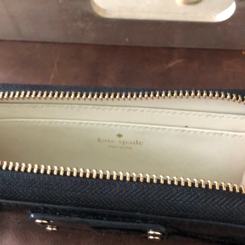 Kate spade wristlet - Picture 2 of 2